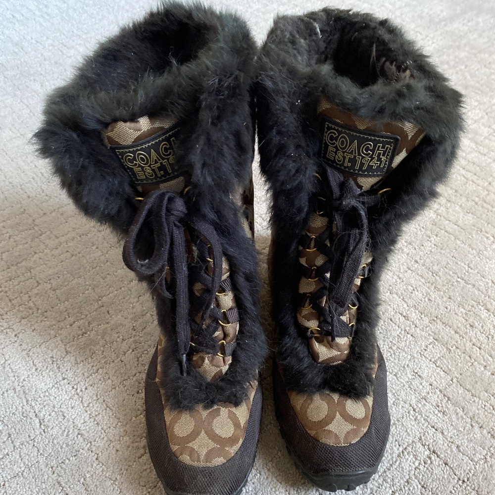Coach Winter Boots - sneaker sole and faux fur details - 9